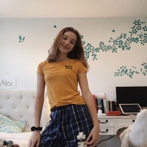 “feelin good” yellow t-shirt